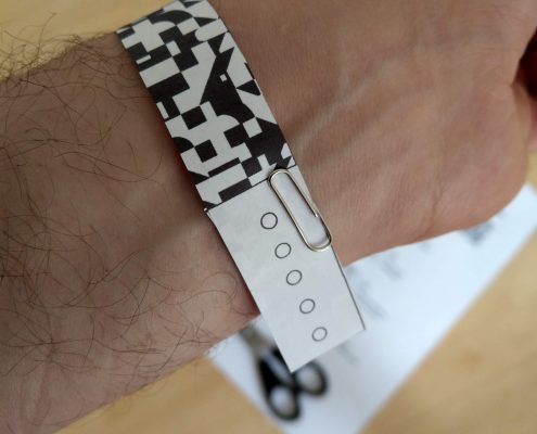 Armband der App fixiert